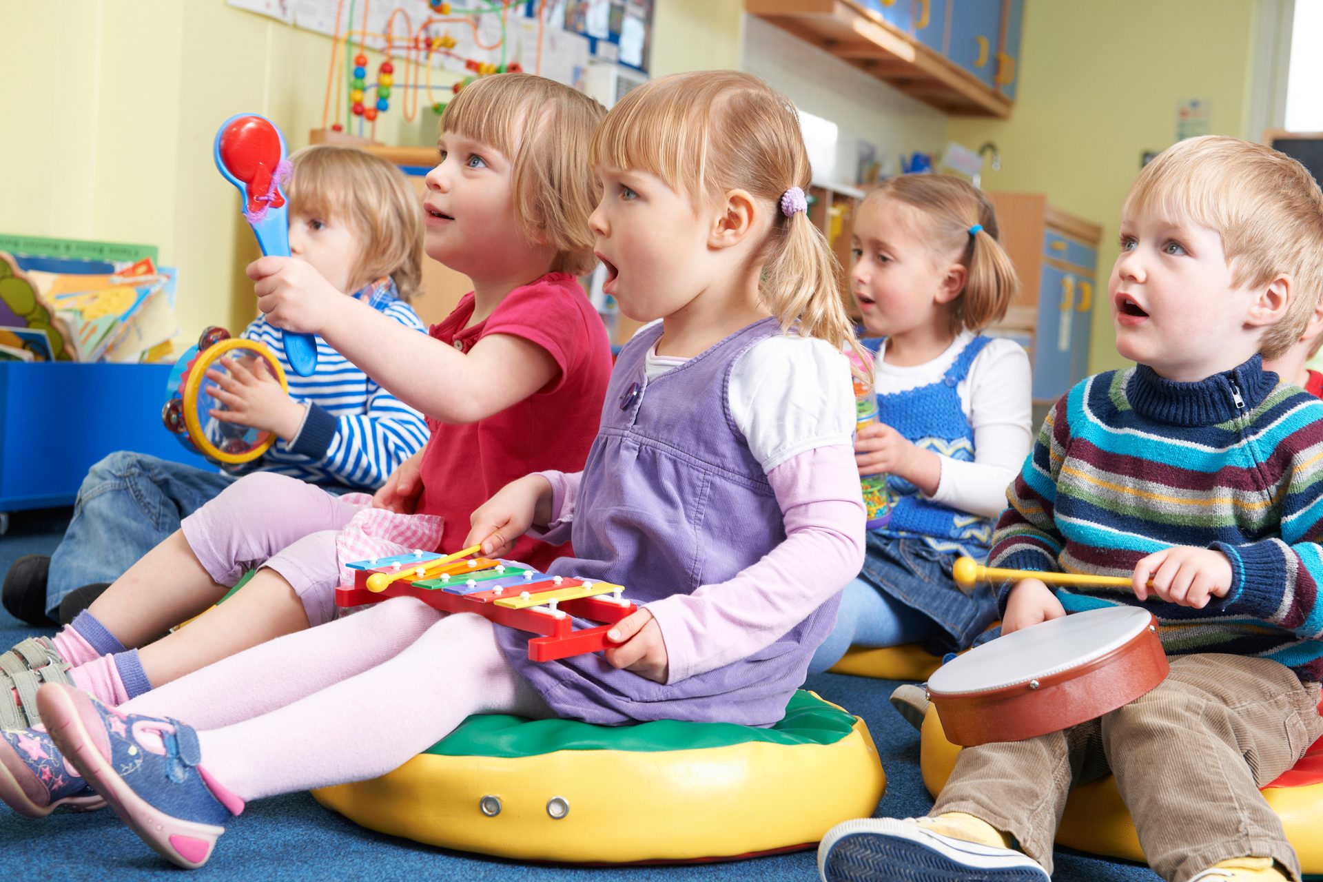 Toddlers in music class